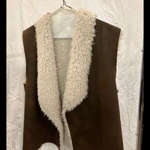 Anthropology Velvet Vegan Leather
Vest Vegan Sheepskin Liner M
